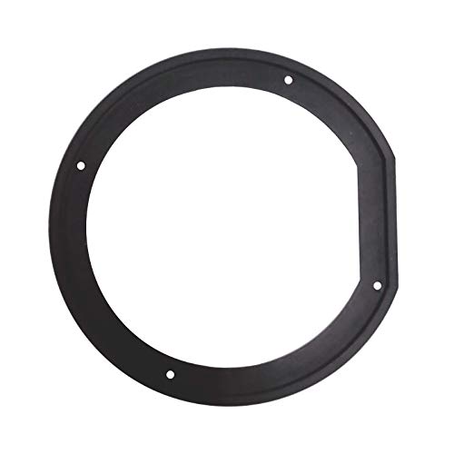 Una guarnizione di flangia nera in gomma siliconica con quattro fori di fissaggio per il ventilatore di estrazione fumi di una stufa a pellet