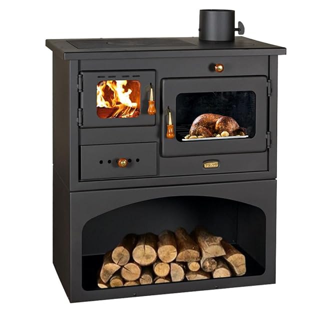 Una cucina a legna da cucina con forno e piano di cottura, da 10,1 kilowatt