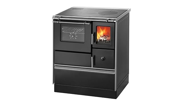 Una cucina a combustibile solido smaltata con piano di cottura in acciaio, da 5 kilowatt